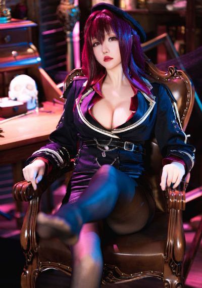 女法官