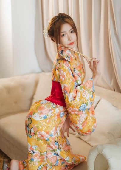 我揉着老师的白嫩大乳视频
