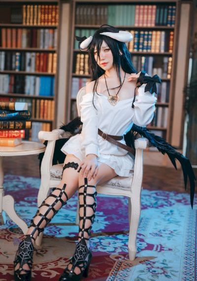 情侣奴伺候女王