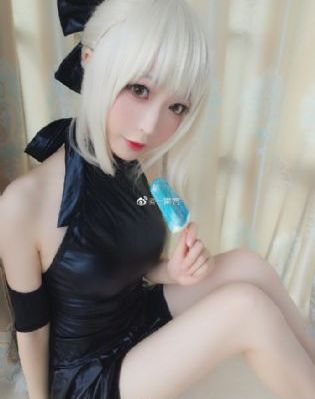 裙子里的是怪兽