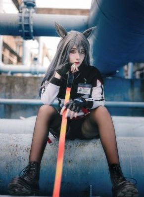 情侣奴伺候女王