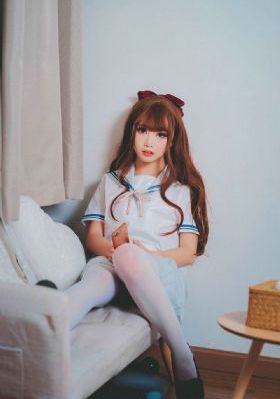 少妇脱了内裤让我添